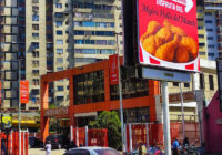 valla de kfc frente a un arturo's en caracas